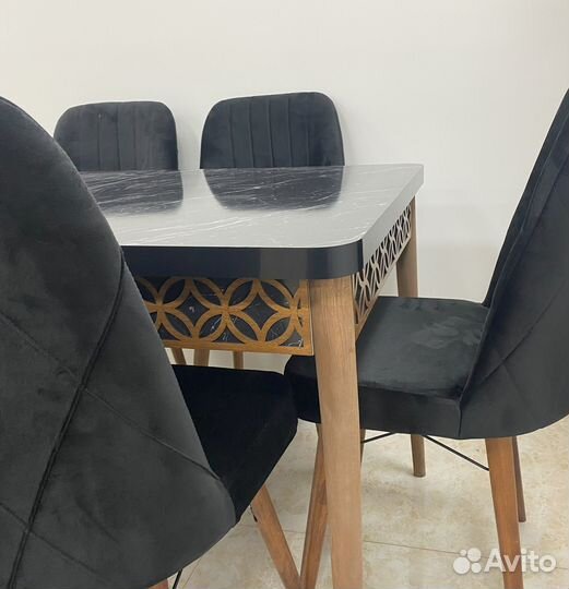 Кухонный стол и стулья комплект
