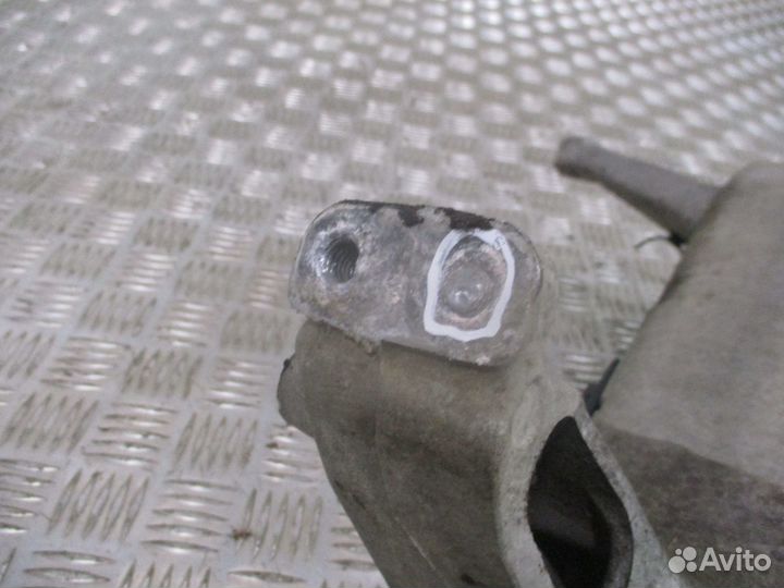 Кронштейн переднего бампера правый renault 7420819