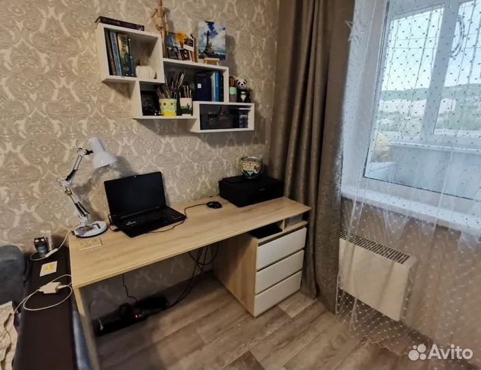 Письменный стол с ящиками