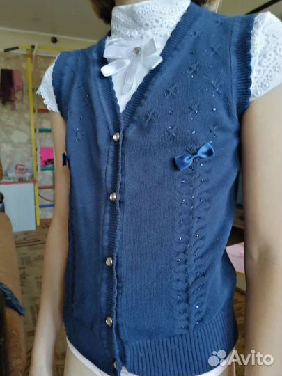 Для школы 2 юбки и 2 жилета