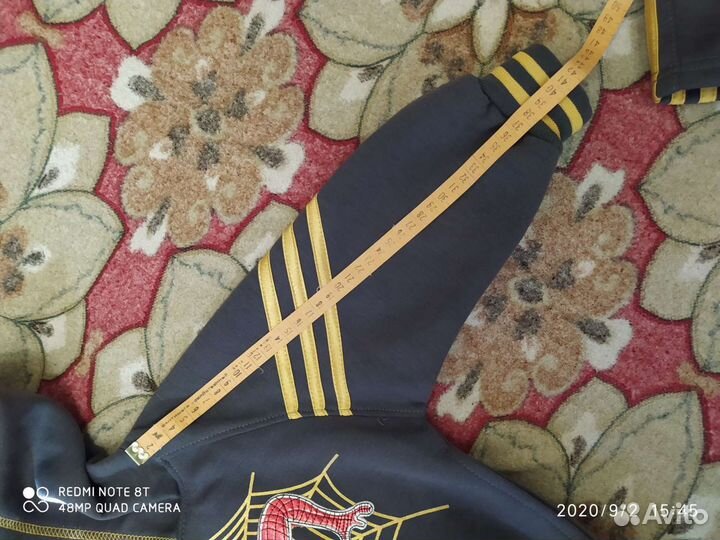 Спортивный костюм