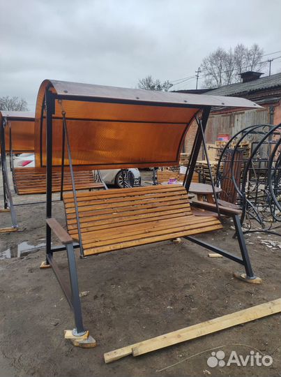 Парковая качеля из металла