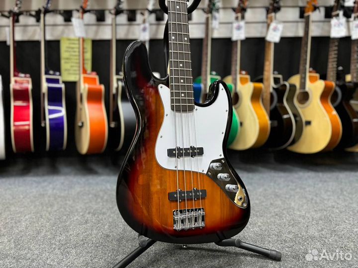 Бас гитара новая