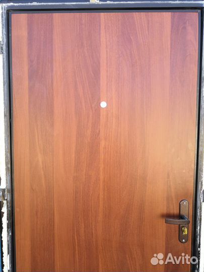 Дверь входная металлическая