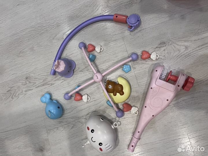 Музыкальный мобиль на кроватку