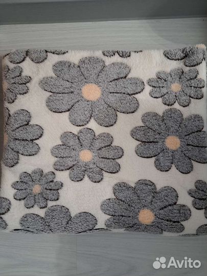 Пледы и покрывало