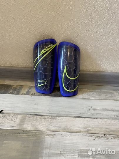 Щитки футбольные nike