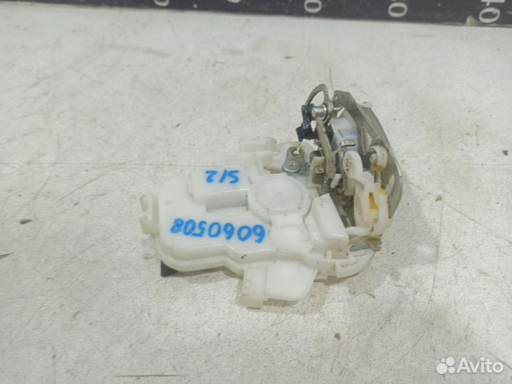 Замок двери передней левой