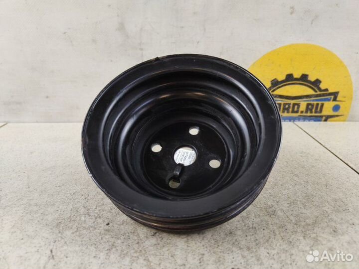 Шкив помпы Mitsubishi Pajero 4 V98W 3.2 DI-D 4M41