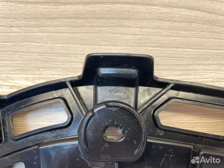 Кронштейн бампера задний левый Skoda Rapid