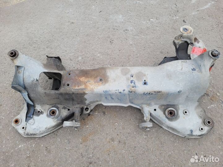 Подрамник передний на Mitsubishi Galant 8 лев руль