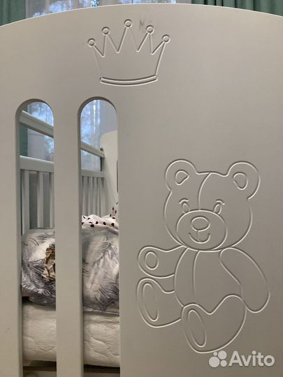 Детская кроватка с поперечным маятником