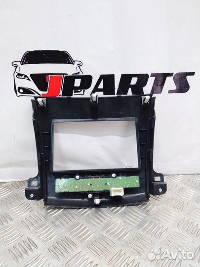 Рамка магнитолы Mitsubishi Outlander XL