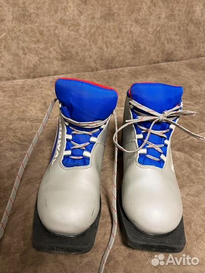 Лыжные ботинки