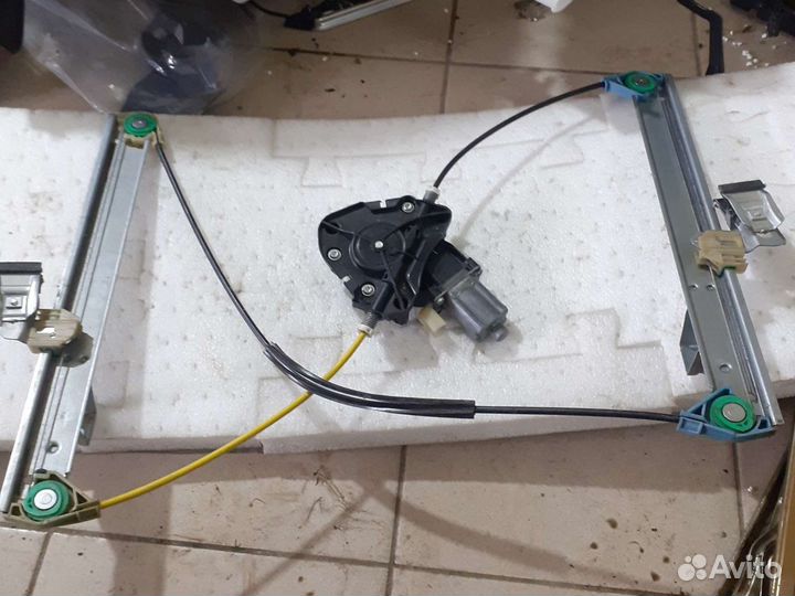 Стеклоподъемник передний правый LADA Niva Урбан