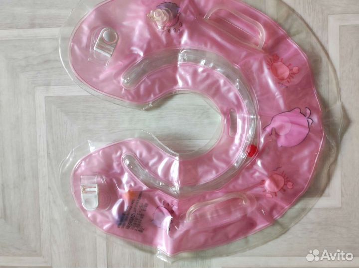 Пакетом Для малышей поильники, бутылочки и другое