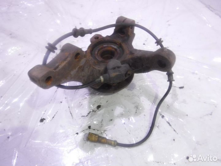 Кулак передний левый Опель