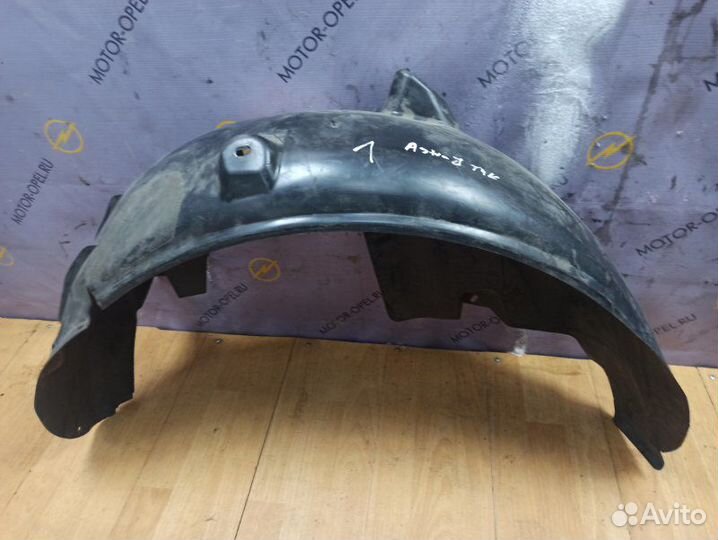Подкрылок передний правый Opel Astra J хетчбэк