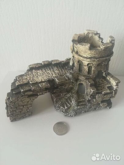 Замок в аквариум