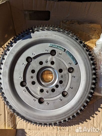 Маховик Luk 415016810