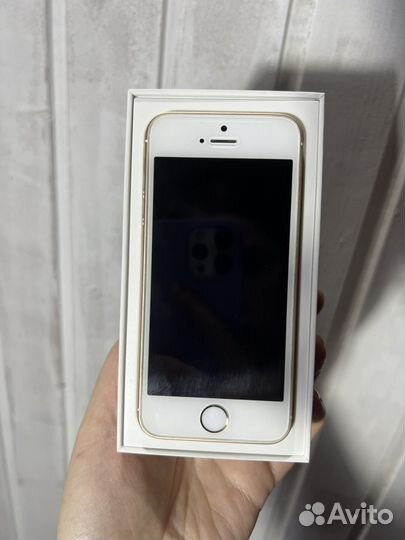 iPhone SE, 32 ГБ