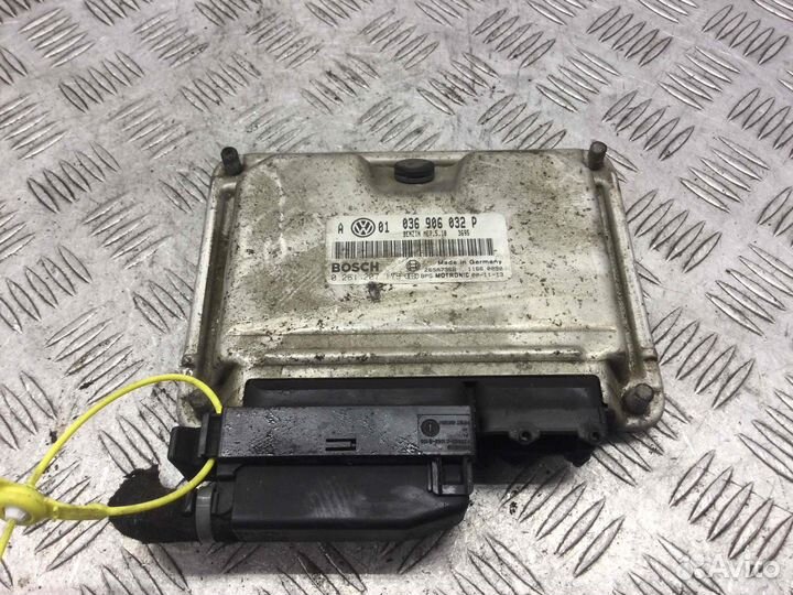 Блок управления двигателем Volkswagen Golf 0369060