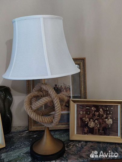 Настольная лампа