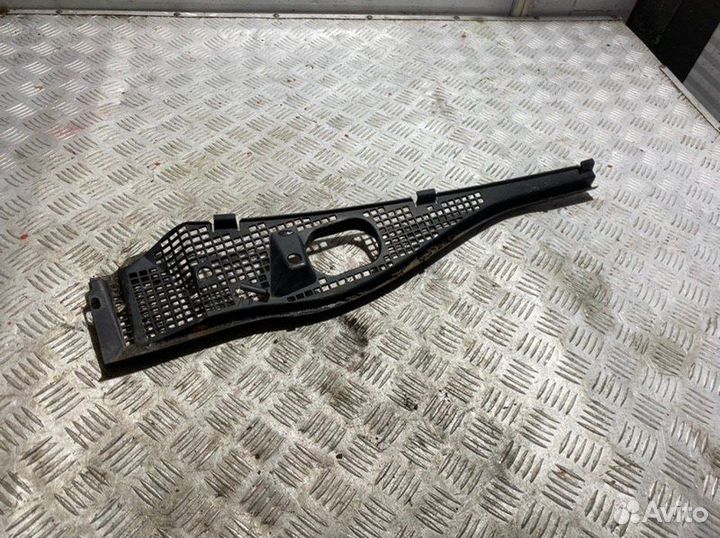 Решетка под лобовое стекло, жабо передняя правая