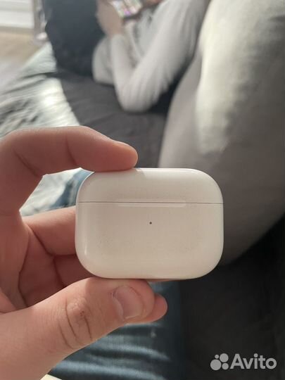 Airpods pro один наушник + кейс оригинал