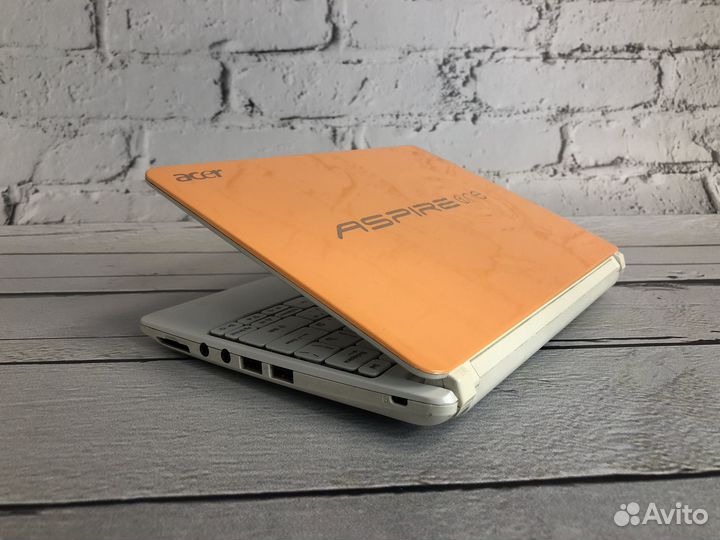 Нетбук Acer aspire one