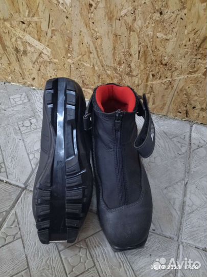 Лыжные ботинки