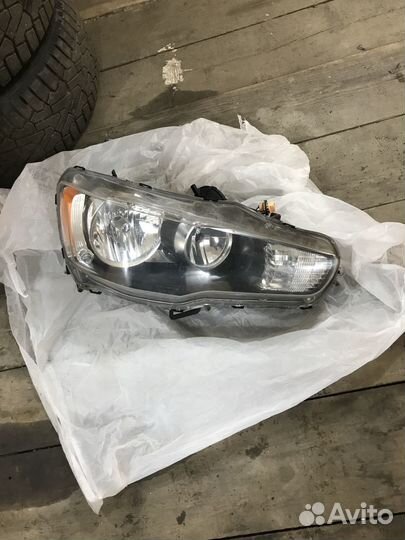 Правая фара Mitsubishi Lancer X