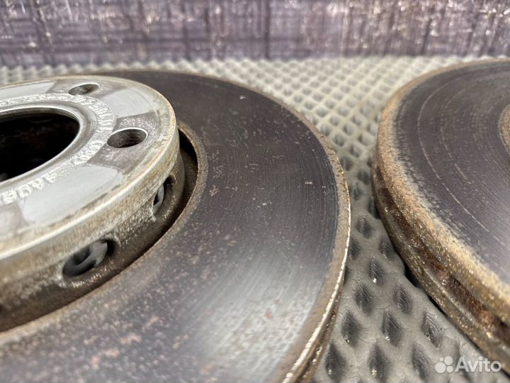 Тормозной диск передний Audi A4 B6 AMB 2004