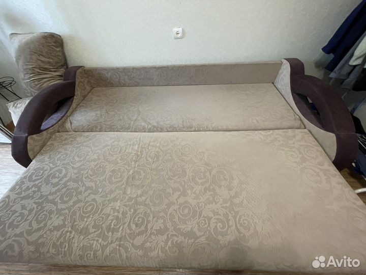 Диван