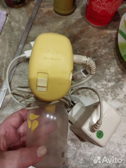 Молокоотсос medela электрический