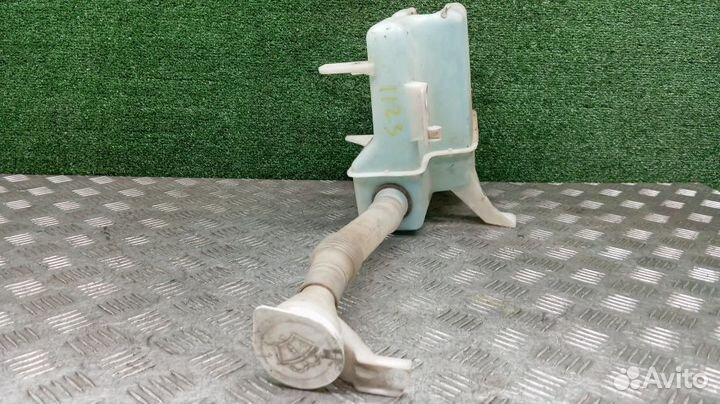 Бачок омывателя Mitsubishi Outlander