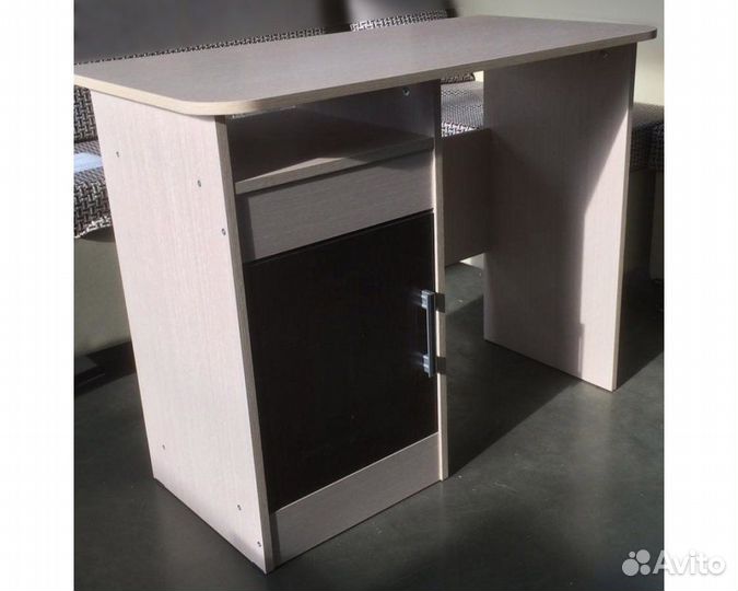 Стол компьютерный №4