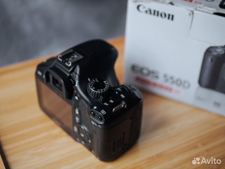 Зеркальная фотокамера Canon EOS 550D Body