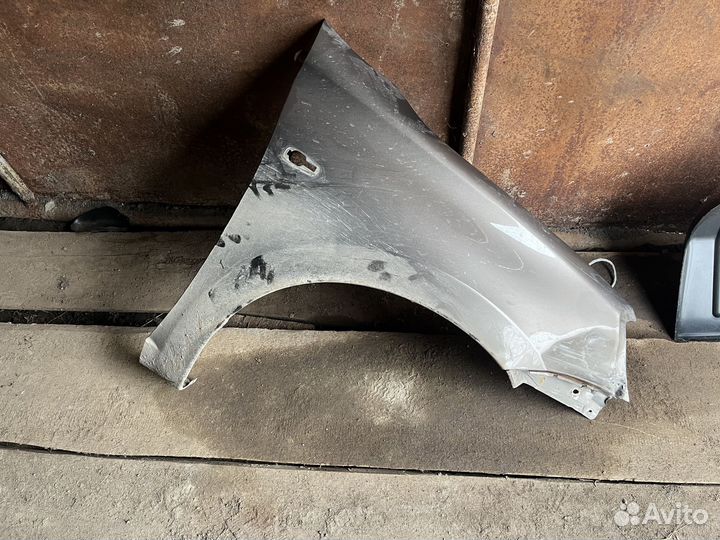 Крыло переднее правое