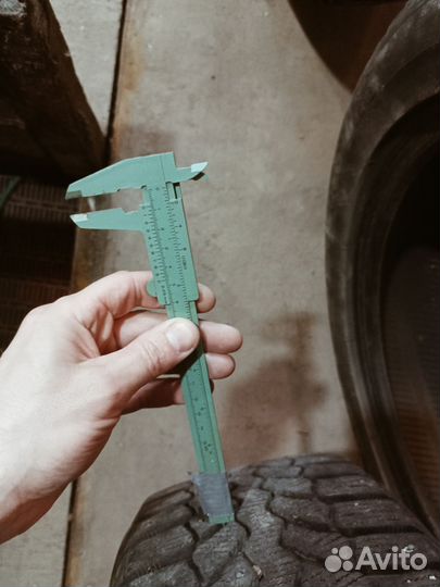 Bridgestone Blizzak Spike-01 205/55 R16