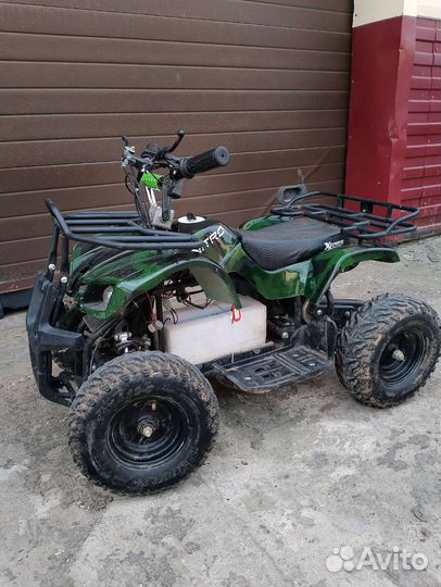 Детский квадроцикл на аккумуляторе