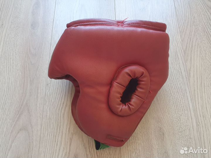 Боксерские перчатки и шлем