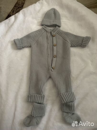 Продам конверт на выписку и костюмы