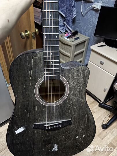 Акустическая гитара