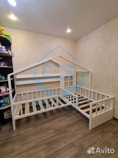 Двухъярусная кровать