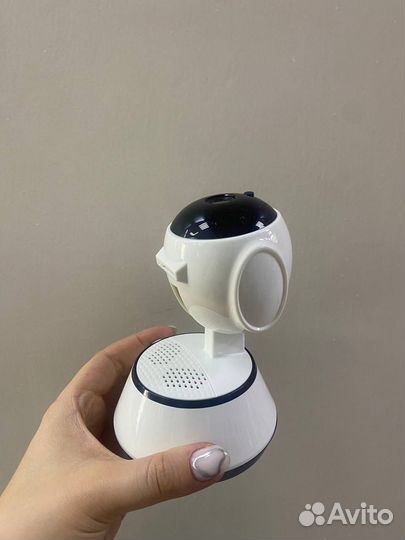 Поворотная Wi-Fi камера 720P с записью на карту, M