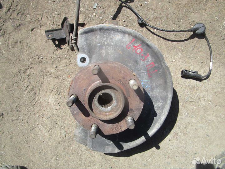 Кулак левый Mitsubishi Lancer 10