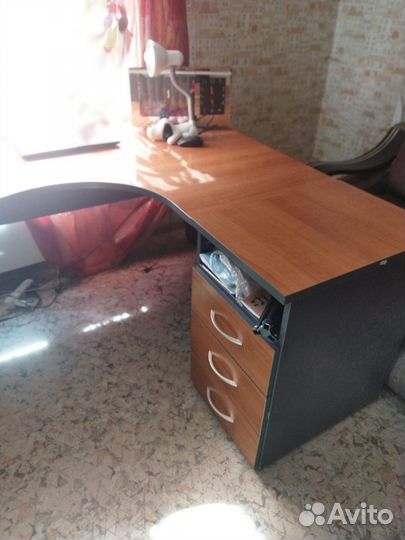 Компьютерный стол