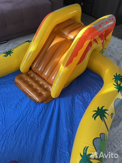 Бассейн детский с горкой и фонтаном