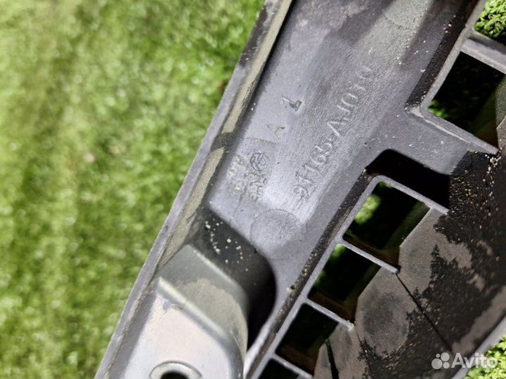 Накладка решетки радиатора Subaru Legacy BM/B14